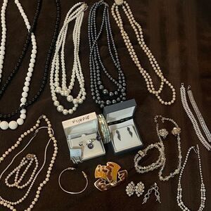 Unique Vintage Black and White Pearl Necklace Set